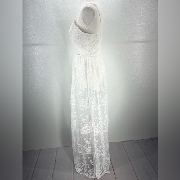 NWOT LACED CROCHET DRESS SIZE SMALL - Picture 7 of 17